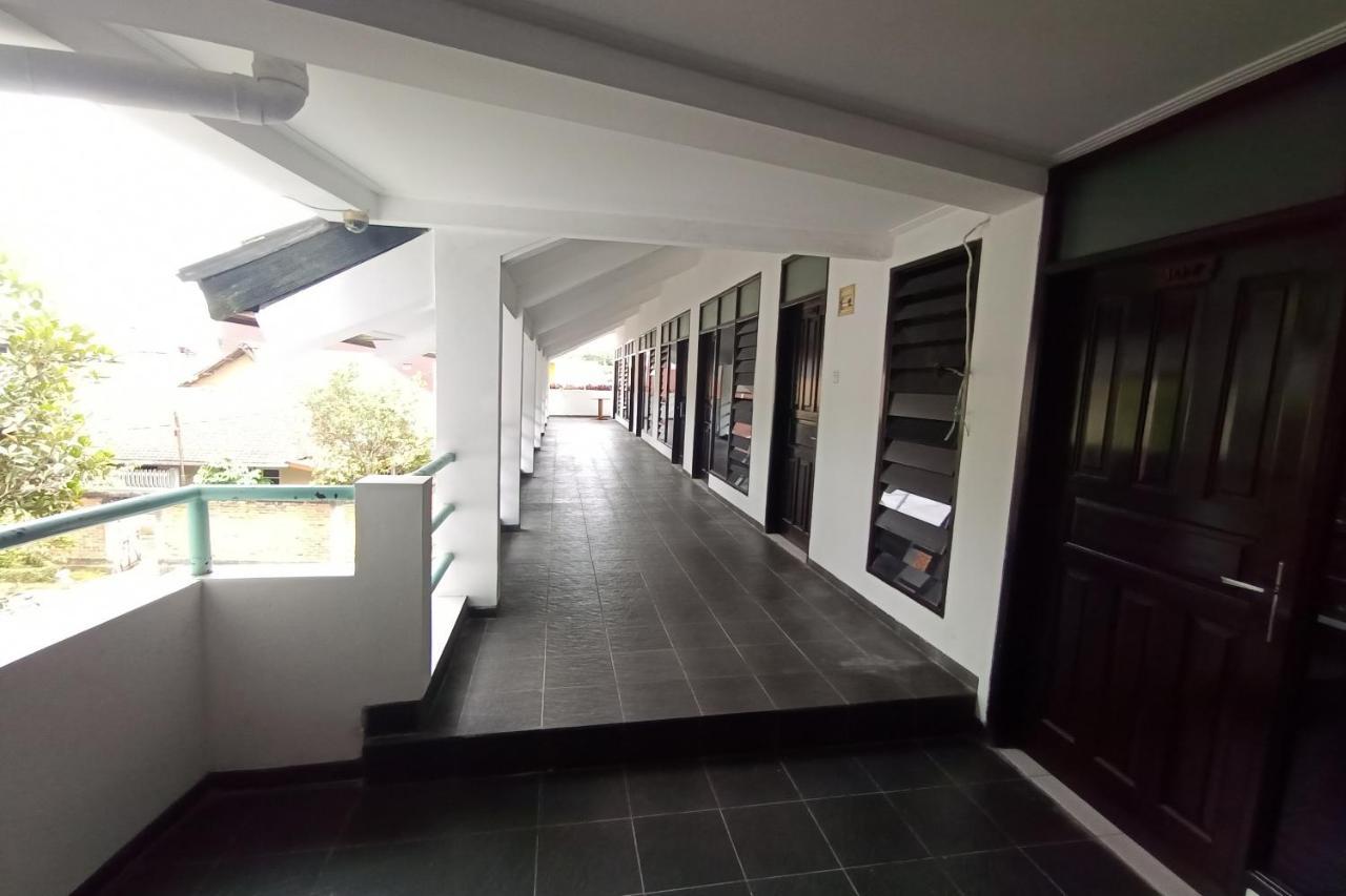 Oyo 92324 Hotel Sinar Rejeki Сукабуми Екстериор снимка