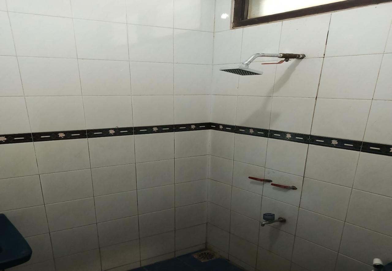Oyo 92324 Hotel Sinar Rejeki Сукабуми Екстериор снимка