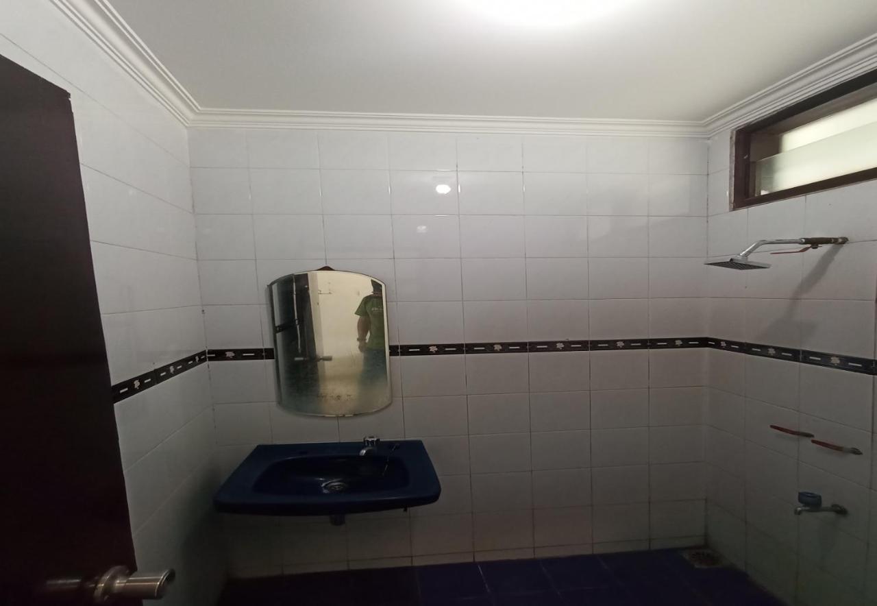 Oyo 92324 Hotel Sinar Rejeki Сукабуми Екстериор снимка