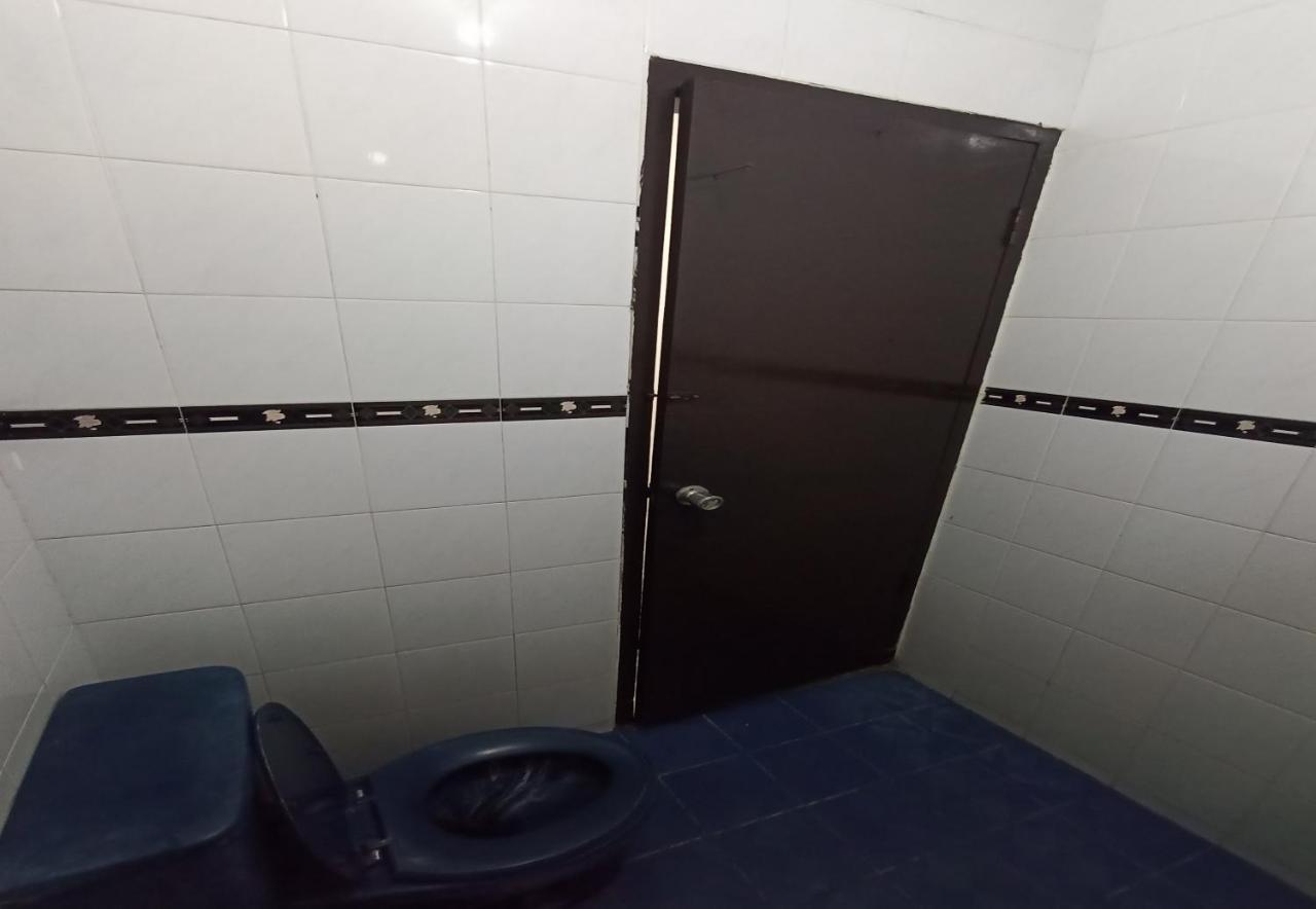 Oyo 92324 Hotel Sinar Rejeki Сукабуми Екстериор снимка