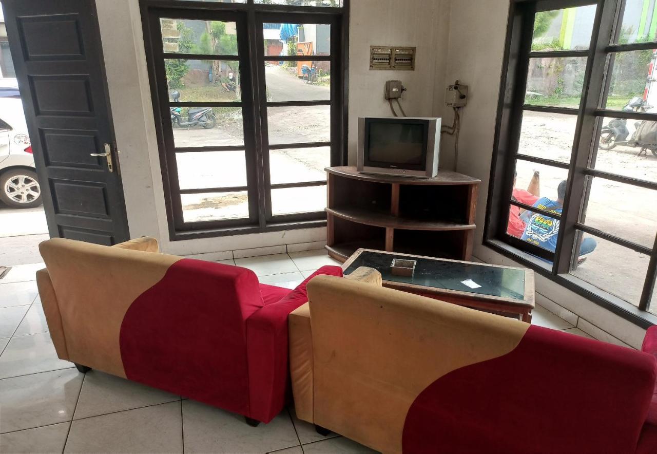 Oyo 92324 Hotel Sinar Rejeki Сукабуми Екстериор снимка