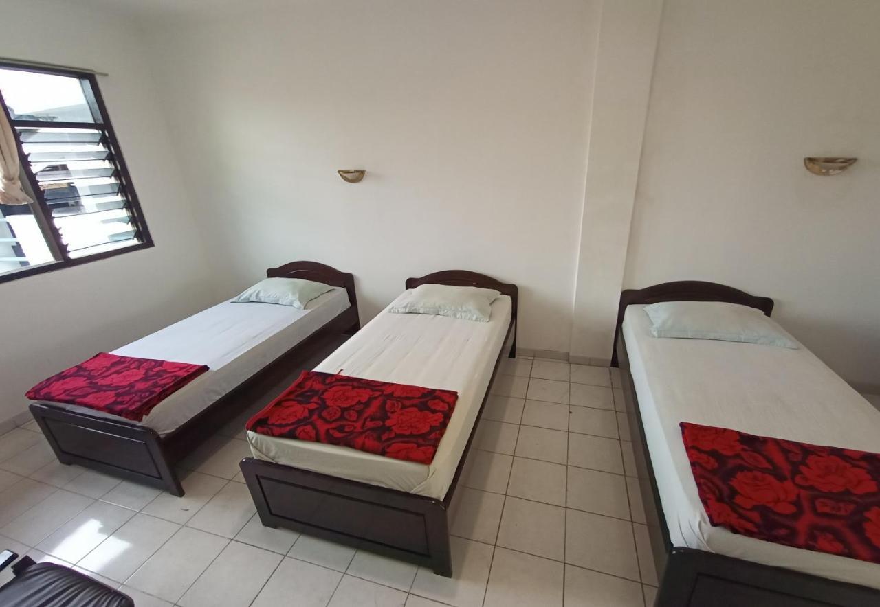 Oyo 92324 Hotel Sinar Rejeki Сукабуми Екстериор снимка