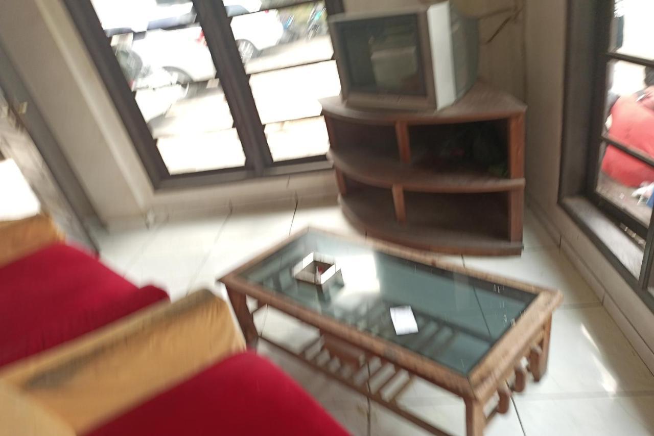 Oyo 92324 Hotel Sinar Rejeki Сукабуми Екстериор снимка